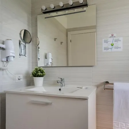 New Lanzasuites Villa